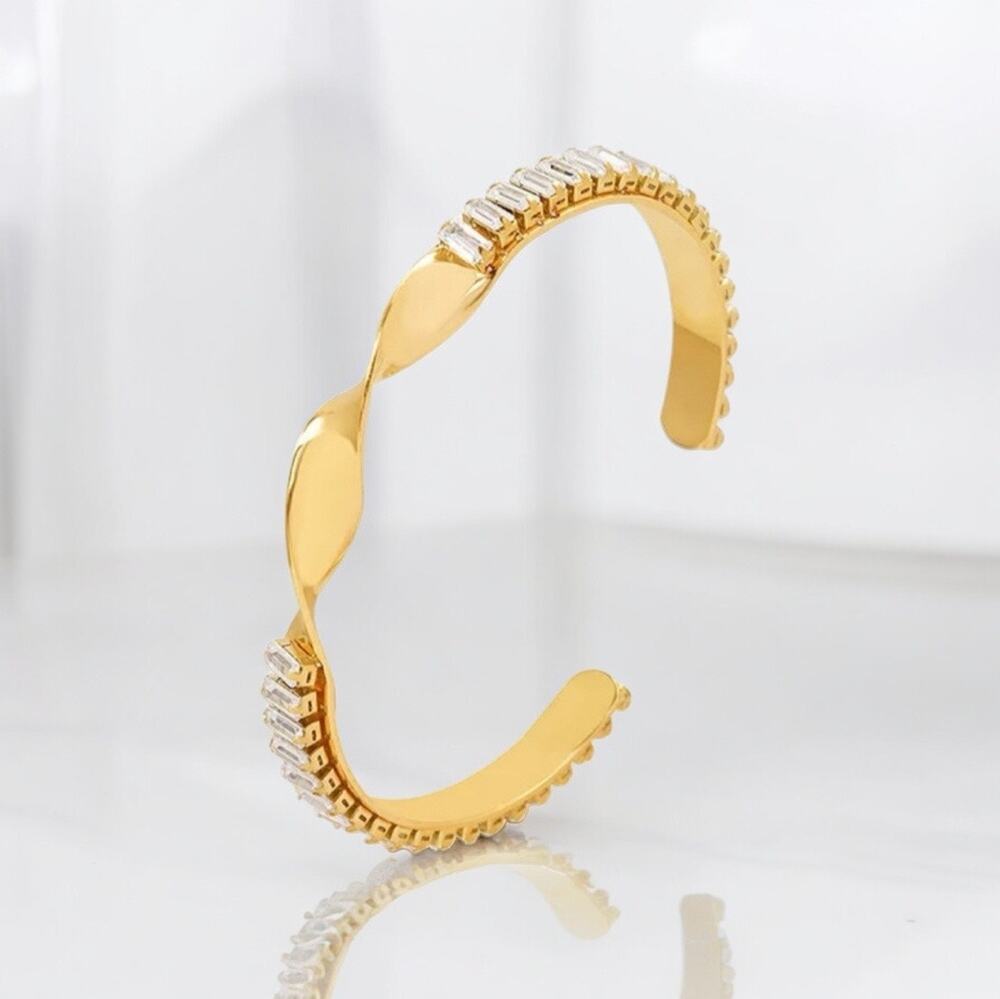 NEW 18K yellow gold pl CZ twisted open bangle adjustable bracelet jewelry B22A